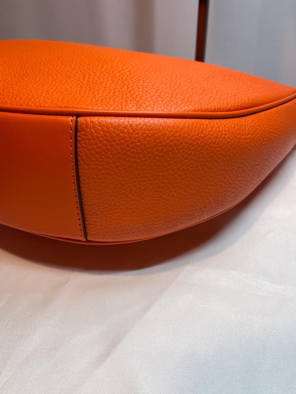 Michael Kors Dover Large Leather Shoulder Bag - Picture 9 of 14